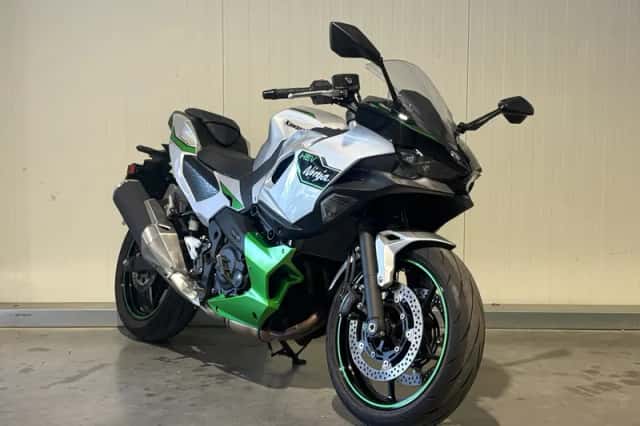 Kawasaki Ninja 7 Hybrid (2024) thumbnail 2