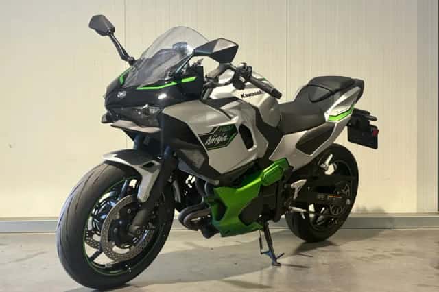 Kawasaki Ninja 7 Hybrid (2024) thumbnail 3