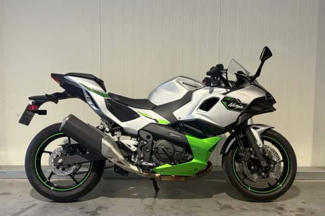 Kawasaki Ninja 7 Hybrid (2024) thumbnail 4