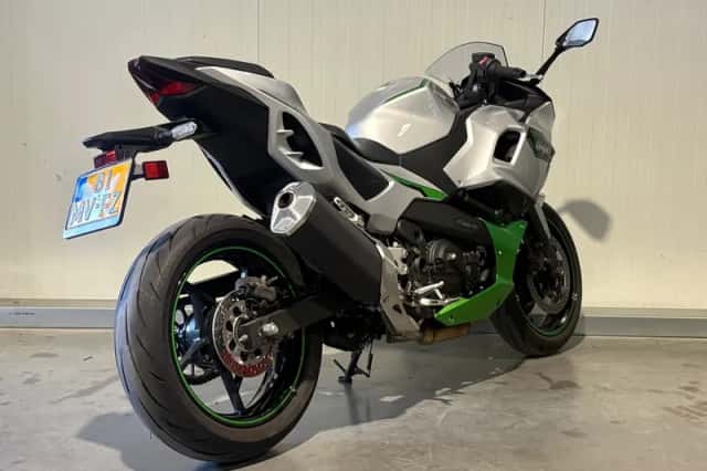 Kawasaki Ninja 7 Hybrid (2024) thumbnail 6