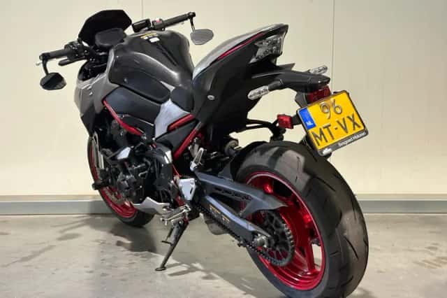 Kawasaki Z900 (2024) thumbnail 3