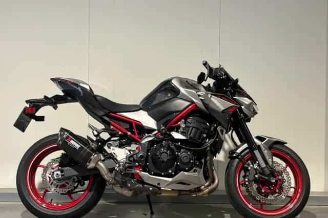 Kawasaki Z900 (2024) thumbnail 4