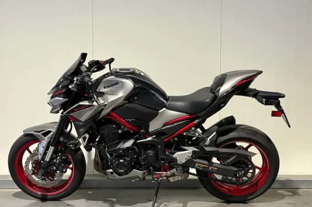 Kawasaki Z900 (2024) thumbnail 5