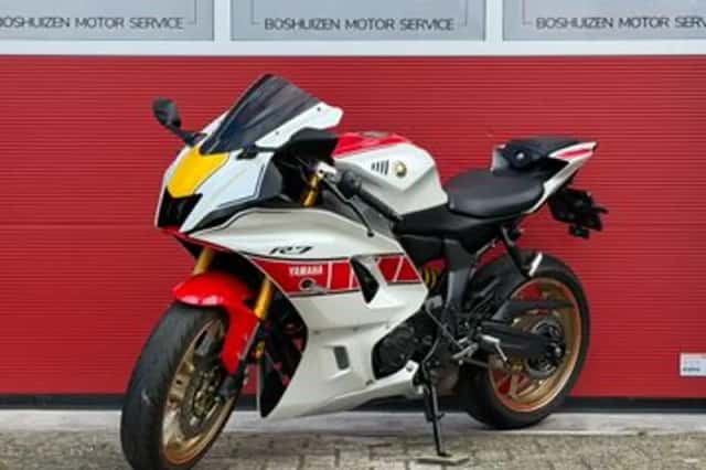 Yamaha R7 World GP 60TH Anniversary (2023) thumbnail 3