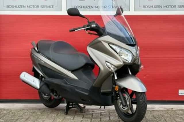 Suzuki Burgman 200 (2018) thumbnail 2