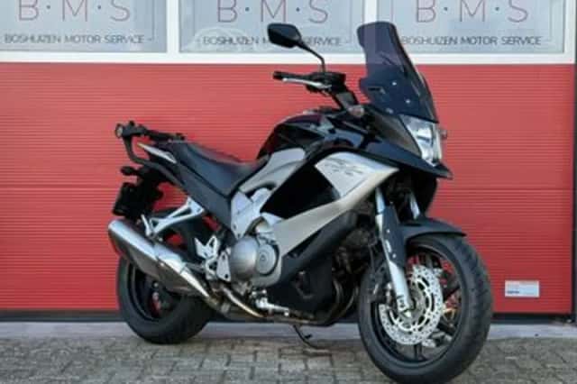 Honda VFR800 (2014) thumbnail 2
