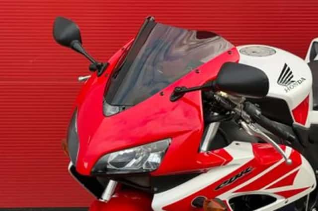 Honda CBR1000RR (2005) thumbnail 6