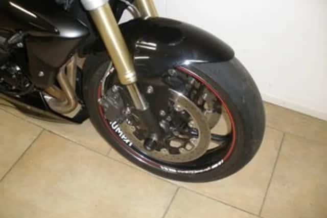Triumph Street Triple (2015) thumbnail 5