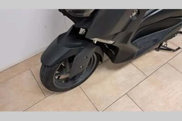 Yamaha X-MAX 300 (2019) thumbnail 3
