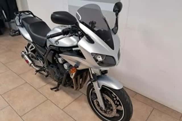 Yamaha FZS 600 Fazer (2003) thumbnail 2