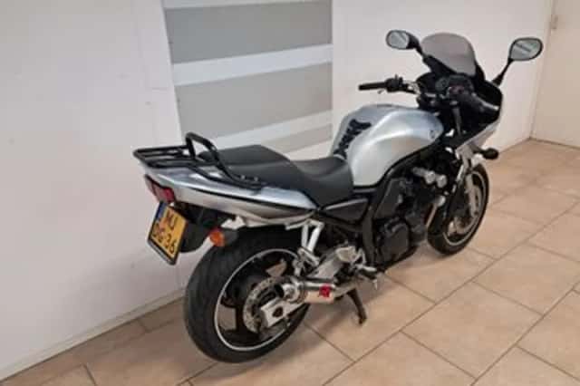 Yamaha FZS 600 Fazer (2003) thumbnail 4