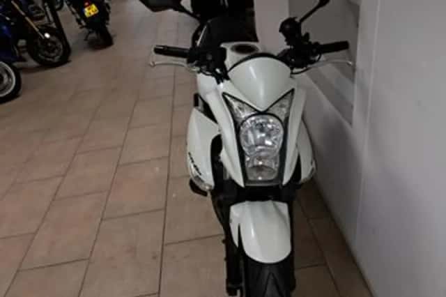 Kawasaki Er-6n (2011) thumbnail 4