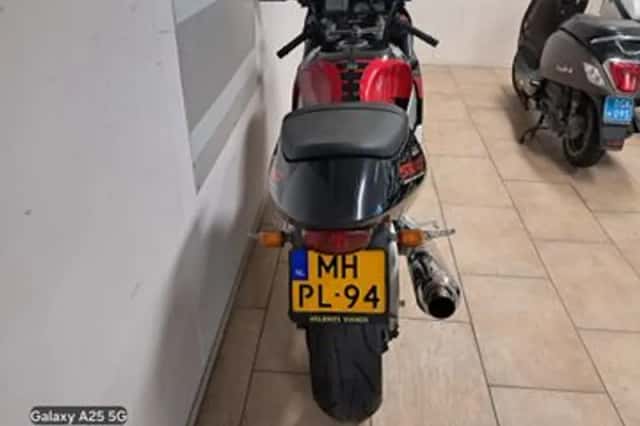 Suzuki GSX-R750 (1998) thumbnail 5