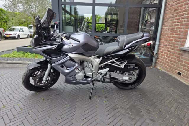 Yamaha FZ 6S Fazer (2006) thumbnail 1