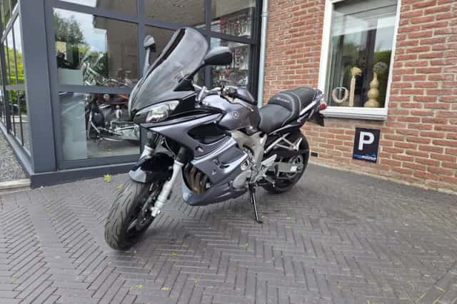Yamaha FZ 6S Fazer (2006) thumbnail 2