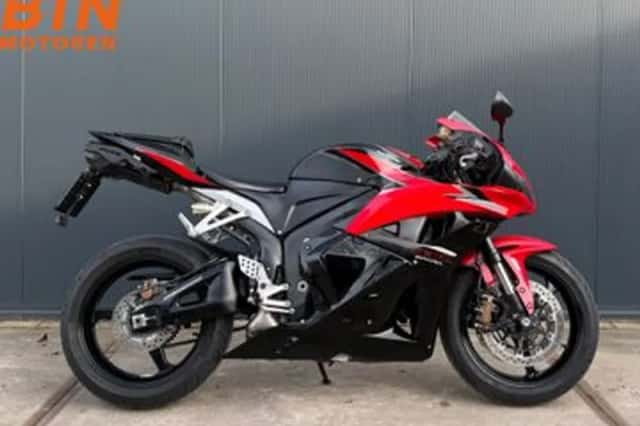 Honda CBR600RR (2010) thumbnail 2