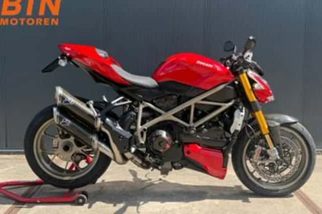 Ducati Streetfighter (2010) thumbnail 1