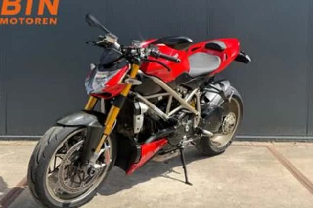 Ducati Streetfighter (2010) thumbnail 4