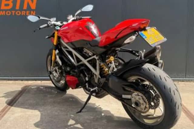 Ducati Streetfighter (2010) thumbnail 6