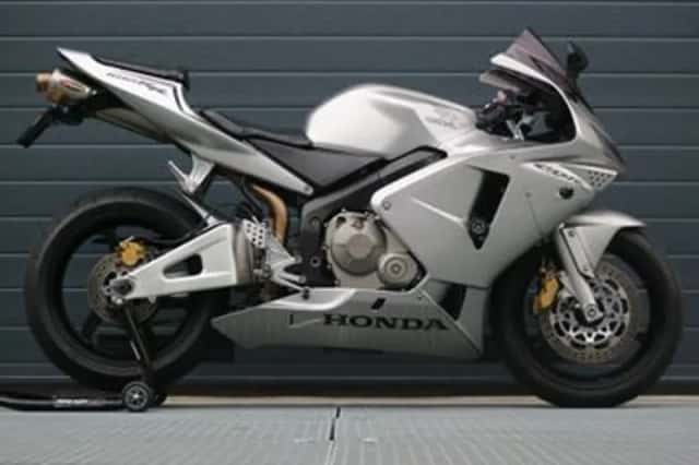 Honda CBR 600 RR A2 mogelijk (2003) thumbnail 2