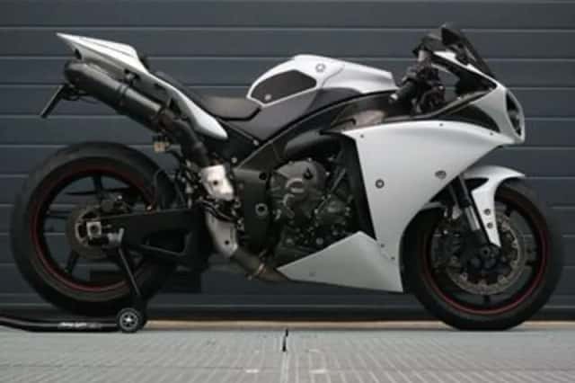 YAMAHA YZF R1 (2011) thumbnail 2