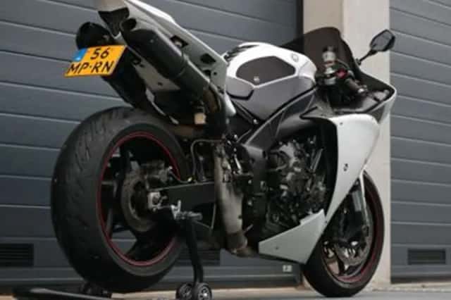 YAMAHA YZF R1 (2011) thumbnail 3