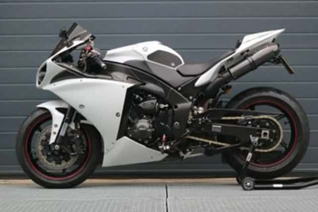 YAMAHA YZF R1 (2011) thumbnail 5