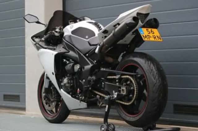 YAMAHA YZF R1 (2011) thumbnail 6