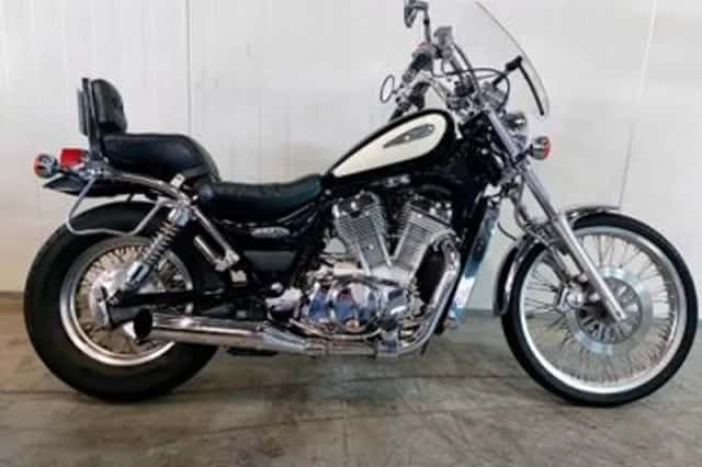 Suzuki VS 800 Intruder (1998) thumbnail 1