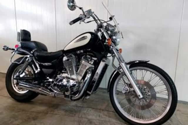 Suzuki VS 800 Intruder (1998) thumbnail 3