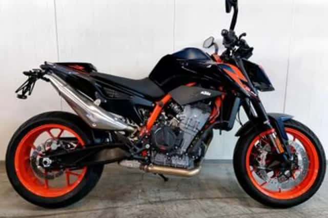 KTM 890 Duke (2023) thumbnail 1