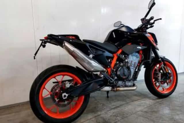 KTM 890 Duke (2023) thumbnail 2