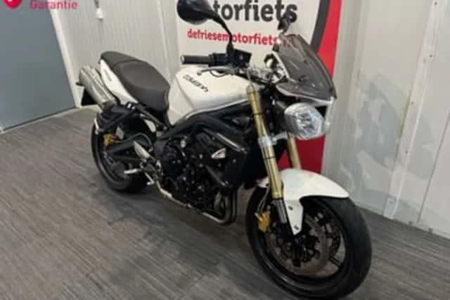 Triumph Street Triple 675 (2011) thumbnail 2