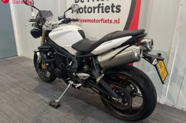 Triumph Street Triple 675 (2011) thumbnail 5