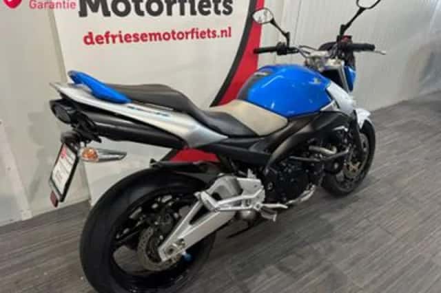 Suzuki GSR600 (2009) thumbnail 2