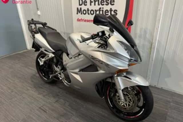 Honda VFR 800 FI (2003) thumbnail 2