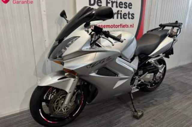 Honda VFR 800 FI (2003) thumbnail 4