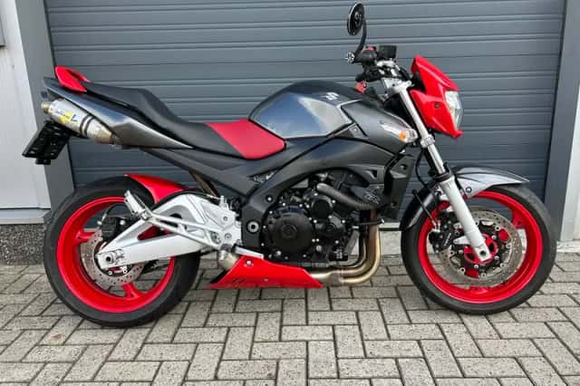 Suzuki GSR600 (2010) thumbnail 1