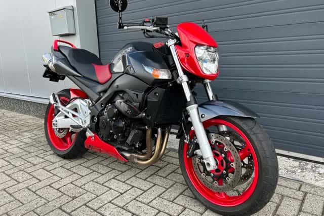 Suzuki GSR600 (2010) thumbnail 2