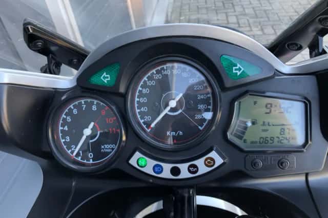 Yamaha FJR1300 (2002) thumbnail 3