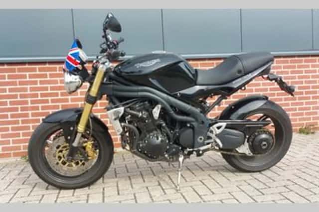 Triumph SPEED TRIPLE 1050 (2007) thumbnail 2