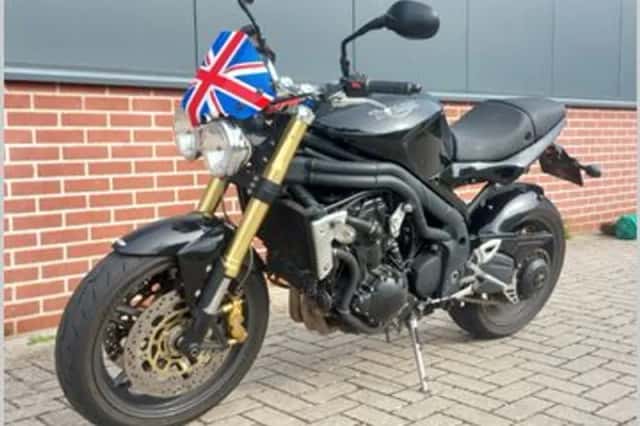 Triumph SPEED TRIPLE 1050 (2007) thumbnail 3