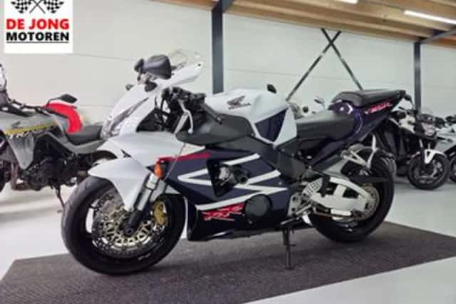 Honda CBR 900 RR Fireblade (2003) thumbnail 1