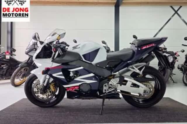 Honda CBR 900 RR Fireblade (2003) thumbnail 2
