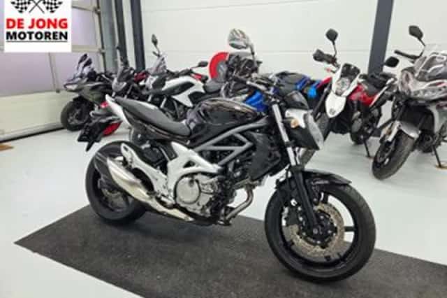 Suzuki Gladius (2012) thumbnail 1