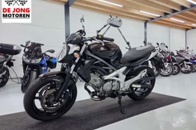 Suzuki Gladius (2012) thumbnail 4