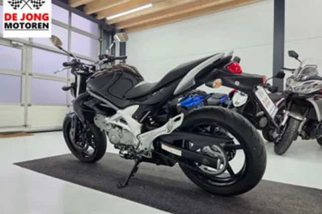 Suzuki Gladius (2012) thumbnail 6