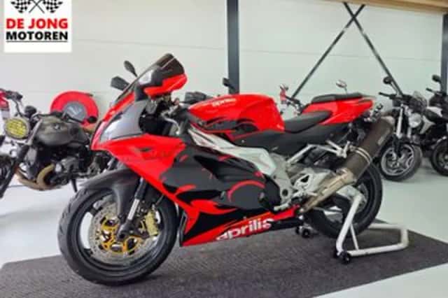 Aprilia RSV 1000 R (2015) thumbnail 1