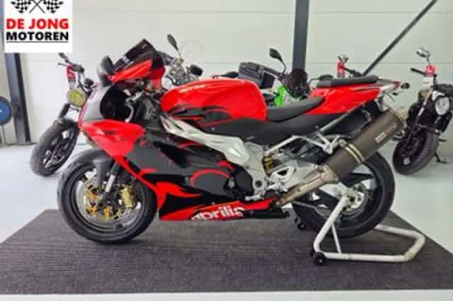 Aprilia RSV 1000 R (2015) thumbnail 2