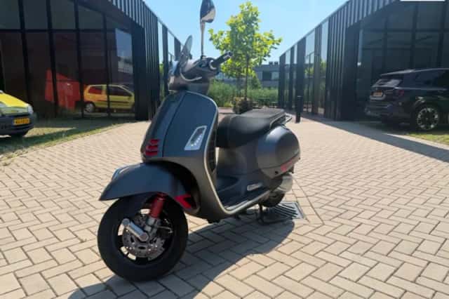 Vespa Scooter GTS 300 HPE Super Notte Weinig Kms (2020) thumbnail 1